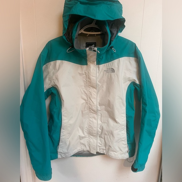 The North Face Women’s Medium running/wind breaker/ rain jacket - Picture 1 of 9